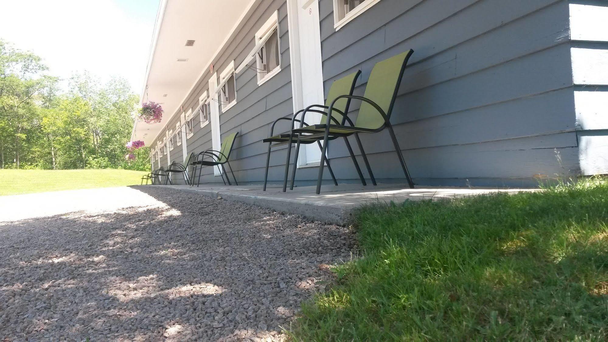 Cornerstone Motel Chéticamp Exterior foto